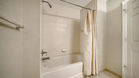 1064 N Tamiami Trail Sarasota FL 34236