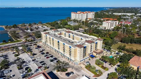 1064 N Tamiami Trail Sarasota FL 34236