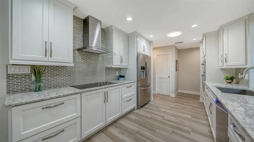 5231 Siesta Cove Drive Sarasota FL 34242