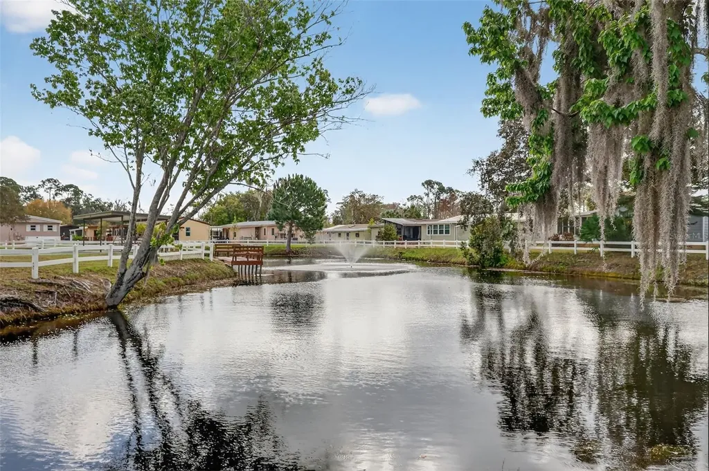 469 Santa Fe Road Tavares FL 32778