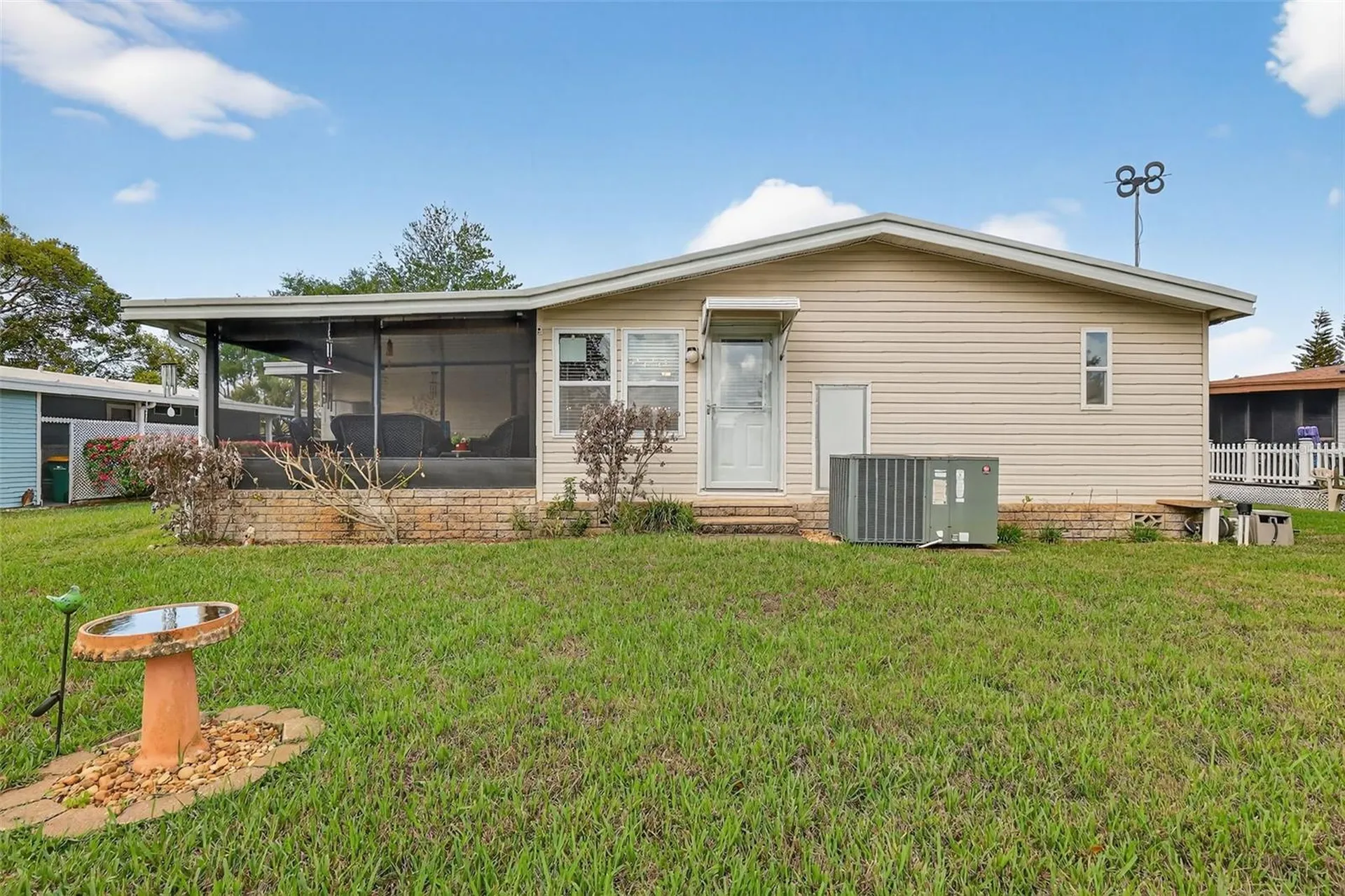469 Santa Fe Road Tavares FL 32778