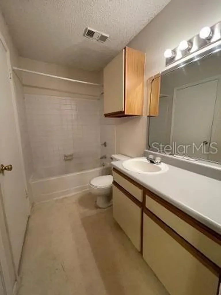 8653 Mallard Reserve Drive Tampa FL 33614