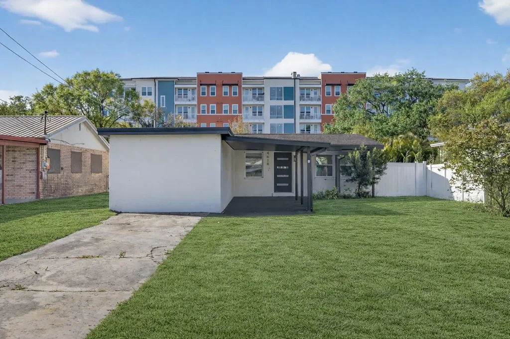 4618 W Pearl Avenue Tampa FL 33611