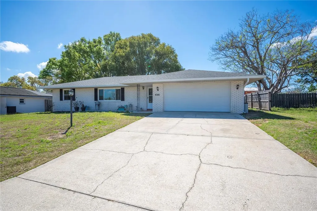 635 Hillside Circle Lake Alfred FL 33850