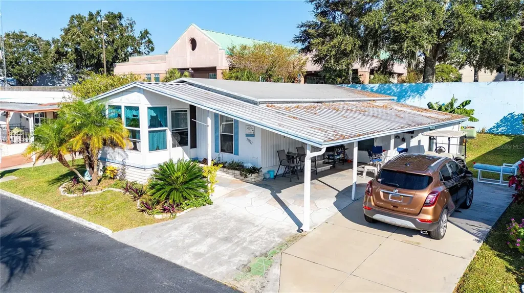 37827 Mission Hills Avenue Zephyrhills FL 33541