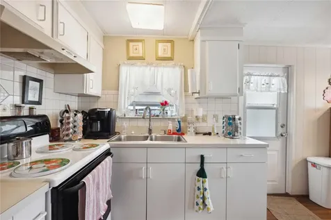 37827 Mission Hills Avenue Zephyrhills FL 33541