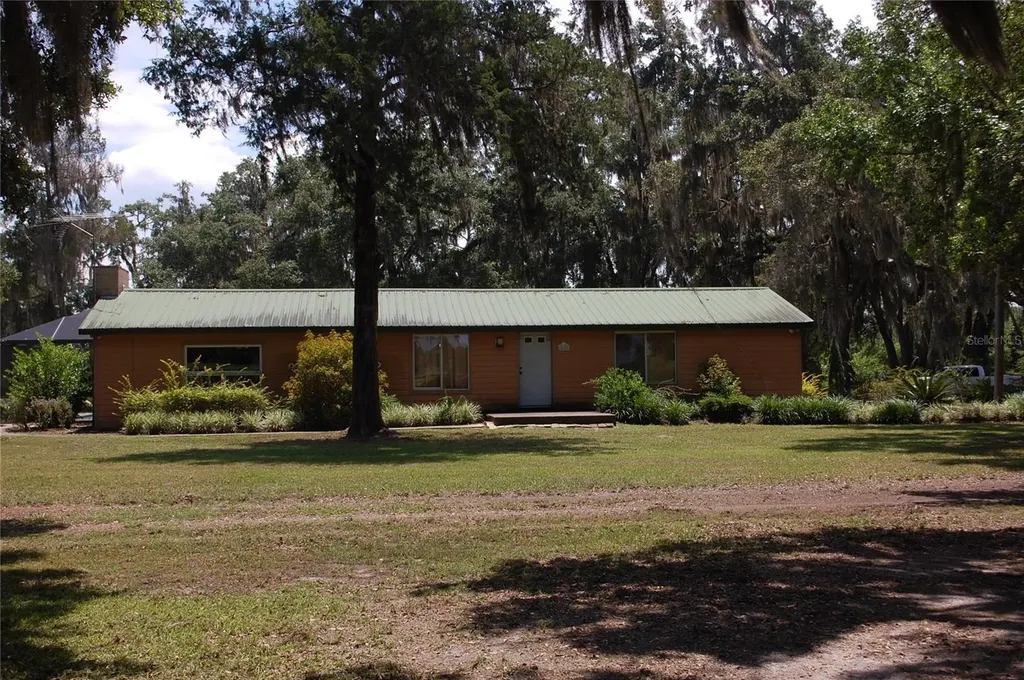 18811 SE 243rd Street Hawthorne FL 32640