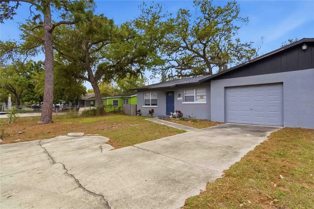 2710 5th Street E Bradenton FL 34208