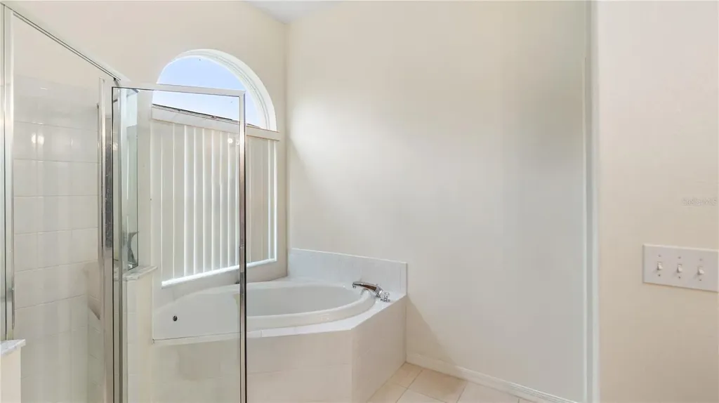 6111 Heroncrest Court Lithia FL 33547
