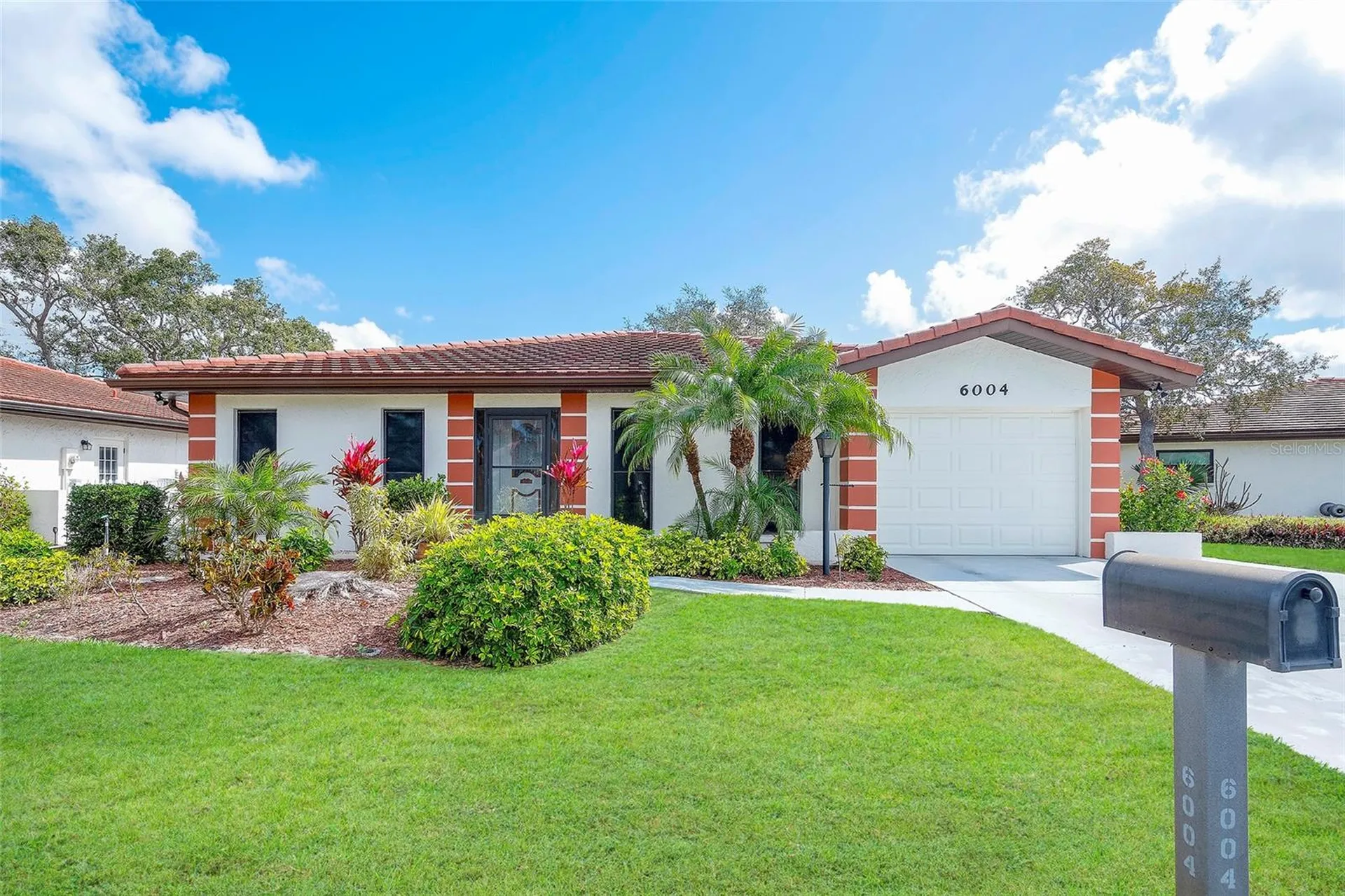 6004 Vivienda Drive Bradenton FL 34207