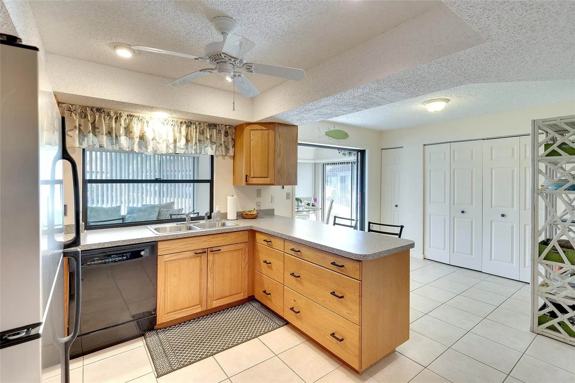 6004 Vivienda Drive Bradenton FL 34207