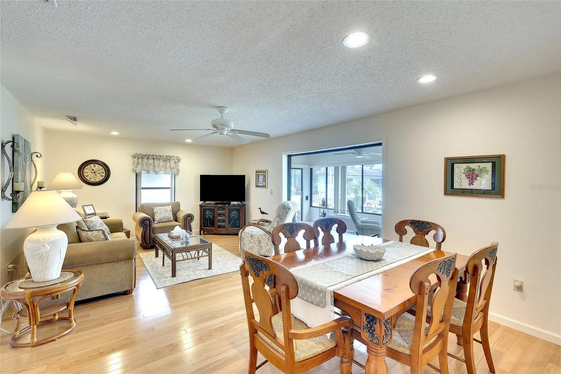 6004 Vivienda Drive Bradenton FL 34207