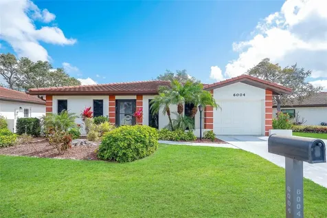 6004 Vivienda Drive Bradenton FL 34207