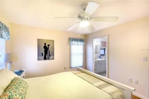 6004 Vivienda Drive Bradenton FL 34207