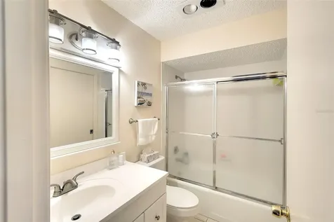 6004 Vivienda Drive Bradenton FL 34207