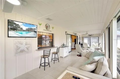6004 Vivienda Drive Bradenton FL 34207