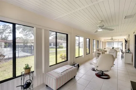 6004 Vivienda Drive Bradenton FL 34207