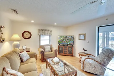 6004 Vivienda Drive Bradenton FL 34207