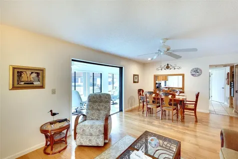 6004 Vivienda Drive Bradenton FL 34207