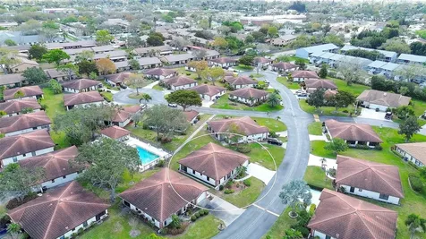 6004 Vivienda Drive Bradenton FL 34207