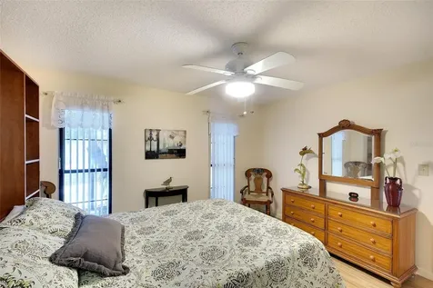 6004 Vivienda Drive Bradenton FL 34207
