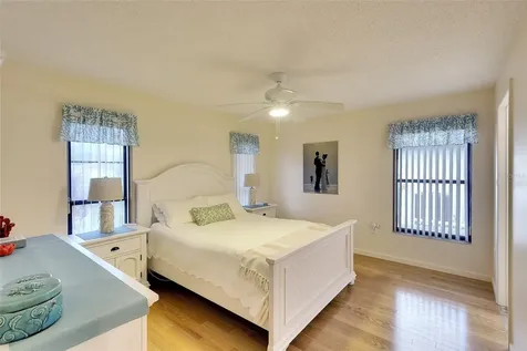 6004 Vivienda Drive Bradenton FL 34207