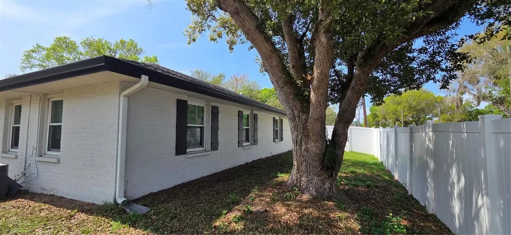 132 James Street Auburndale FL 33823