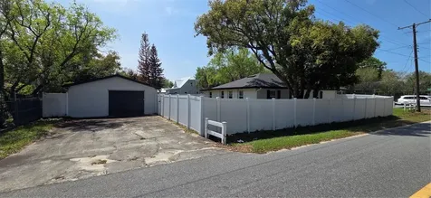 132 James Street Auburndale FL 33823