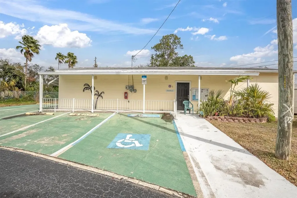 7801 34th Avenue N St Petersburg FL 33710