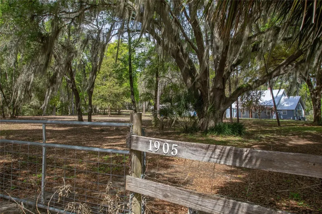 1905 Myrtle Lake Avenue Fruitland Park FL 34731