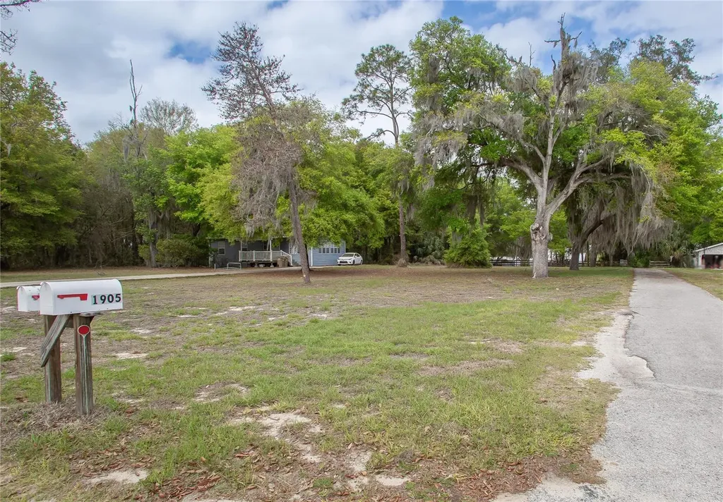 1905 Myrtle Lake Avenue Fruitland Park FL 34731