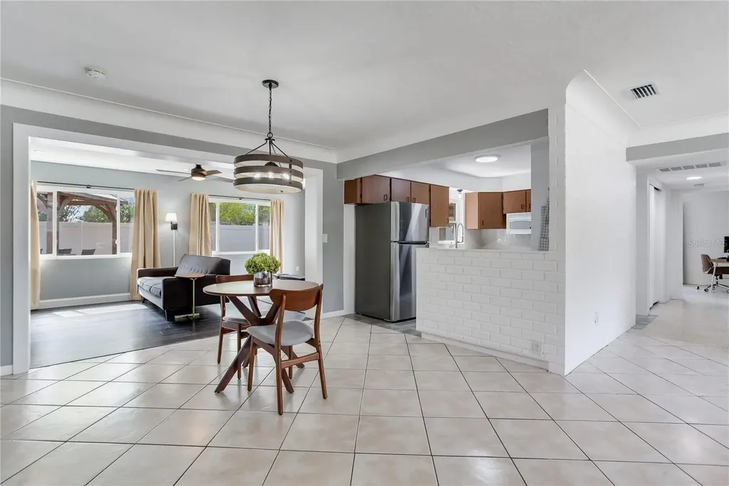 6688 30th Avenue N St Petersburg FL 33710