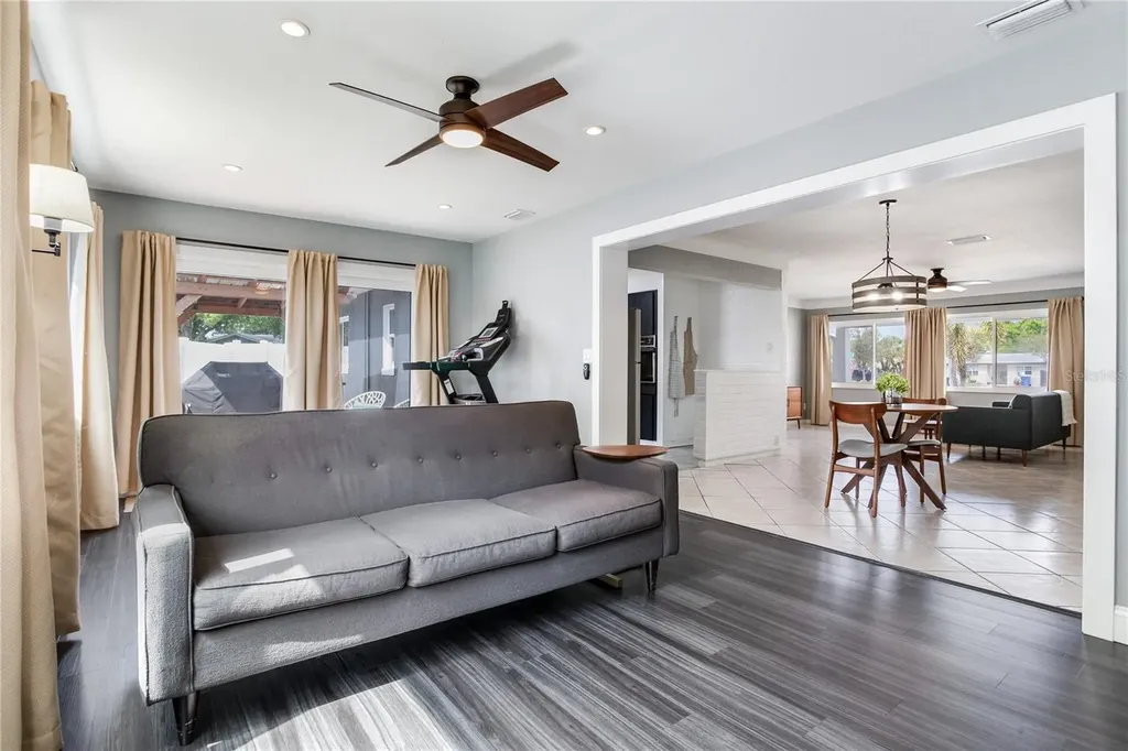 6688 30th Avenue N St Petersburg FL 33710