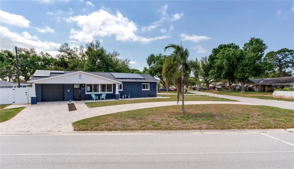 6688 30th Avenue N St Petersburg FL 33710