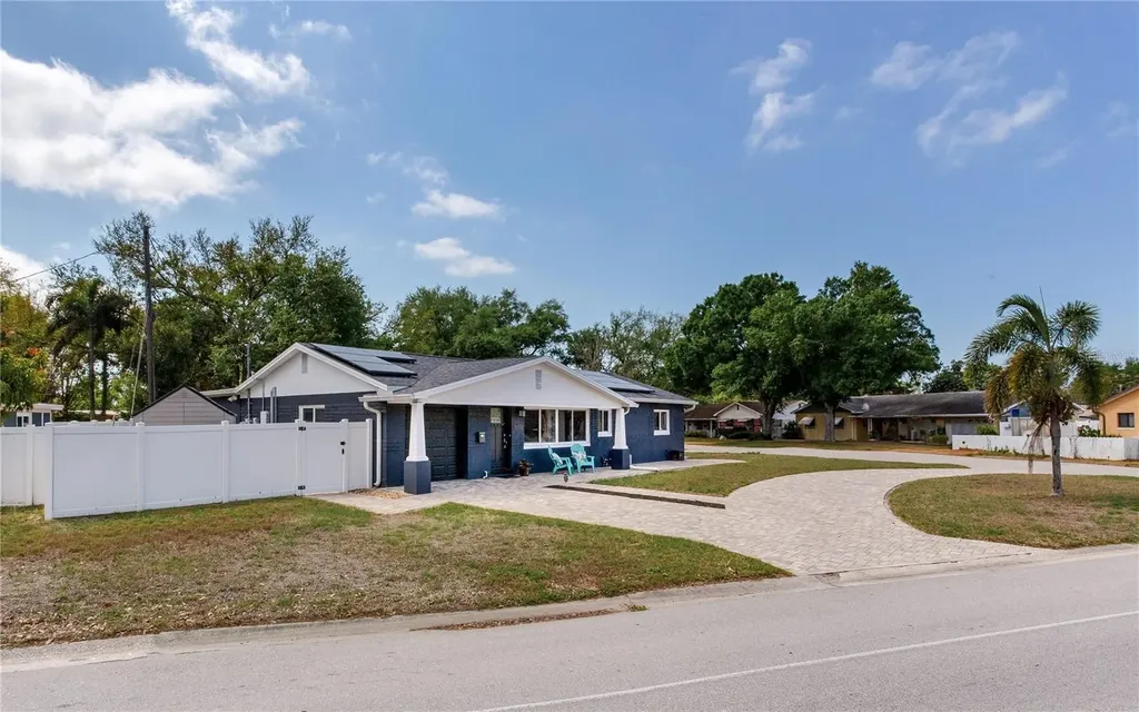 6688 30th Avenue N St Petersburg FL 33710