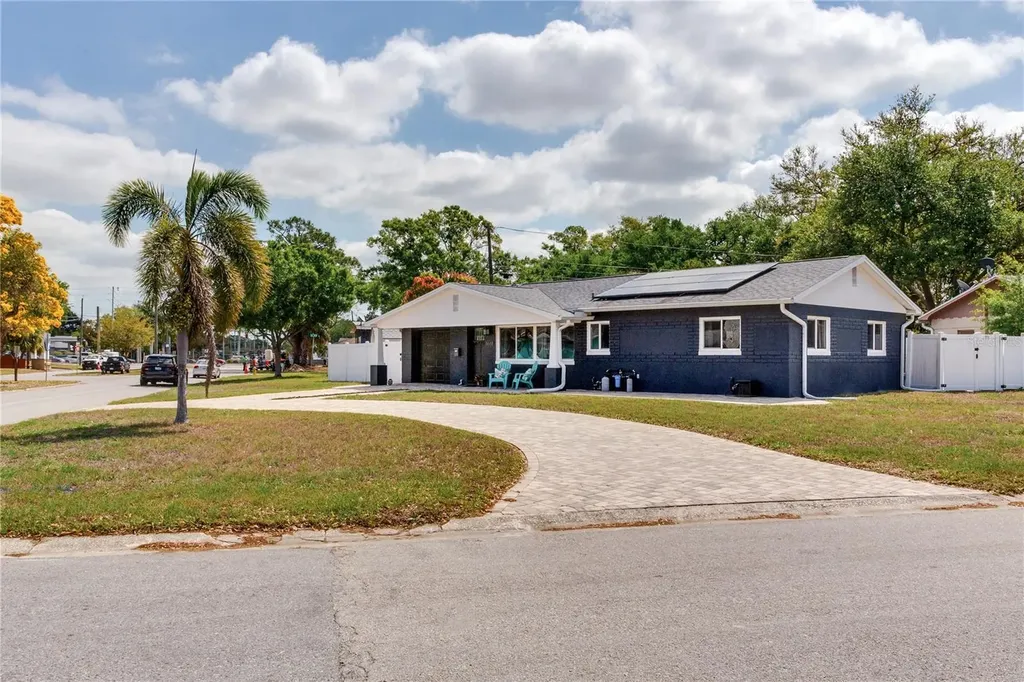 6688 30th Avenue N St Petersburg FL 33710