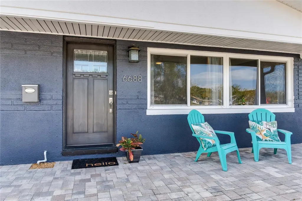 6688 30th Avenue N St Petersburg FL 33710