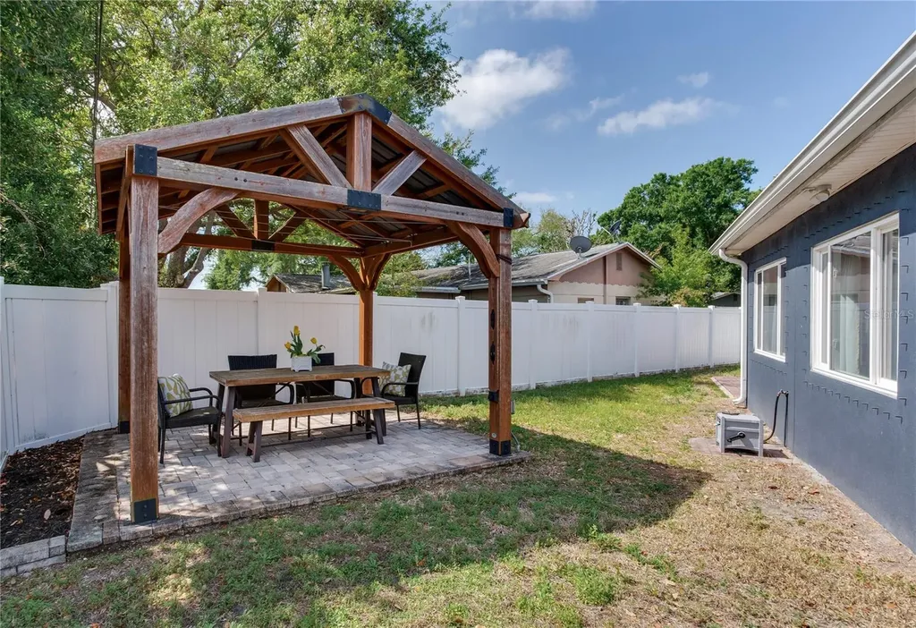 6688 30th Avenue N St Petersburg FL 33710