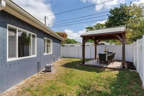 6688 30th Avenue N St Petersburg FL 33710