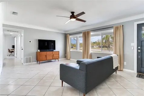 6688 30th Avenue N St Petersburg FL 33710