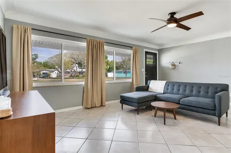 6688 30th Avenue N St Petersburg FL 33710
