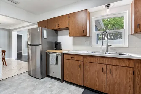 6688 30th Avenue N St Petersburg FL 33710