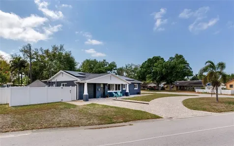 6688 30th Avenue N St Petersburg FL 33710