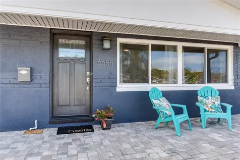 6688 30th Avenue N St Petersburg FL 33710