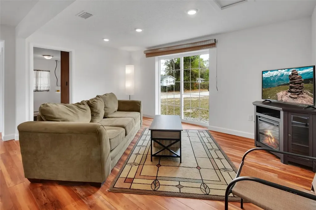 4611 Grand Avenue De Leon Springs FL 32130