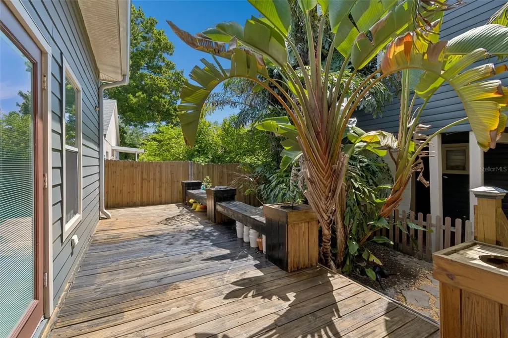 1024 16th Avenue N St Petersburg FL 33704