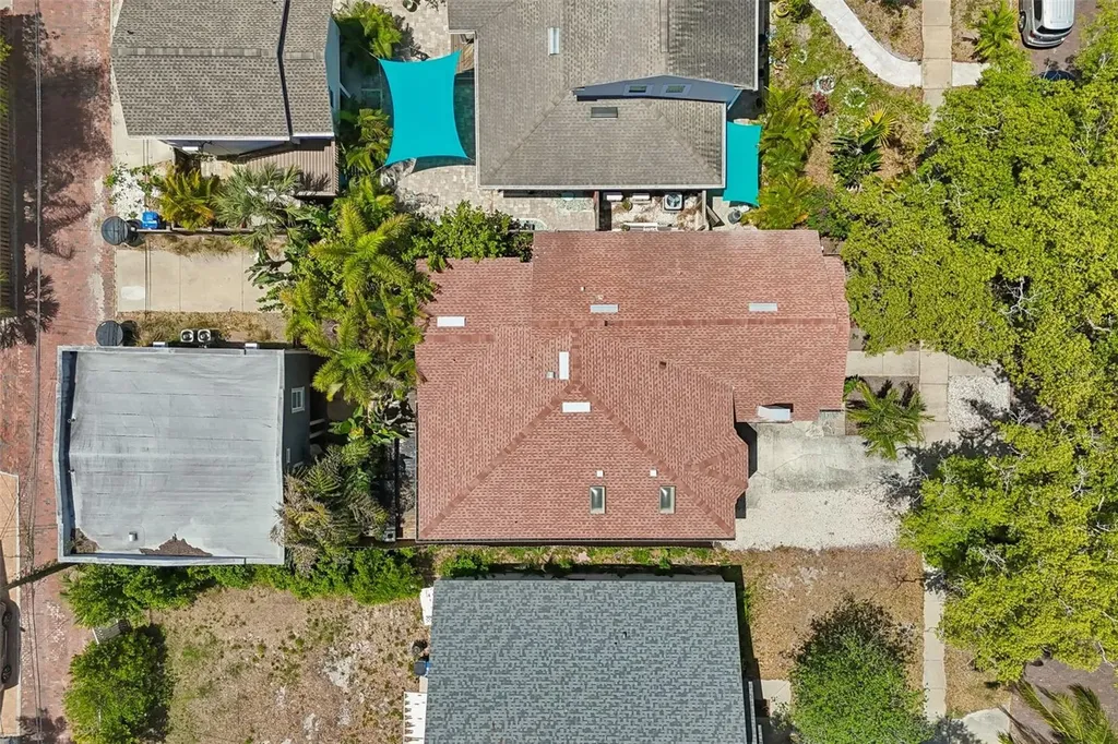 1024 16th Avenue N St Petersburg FL 33704