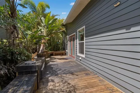1024 16th Avenue N St Petersburg FL 33704