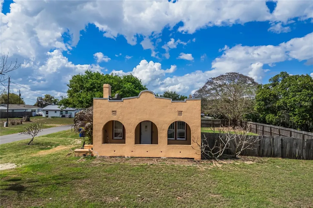 311 W Pearce Avenue Eagle Lake FL 33839