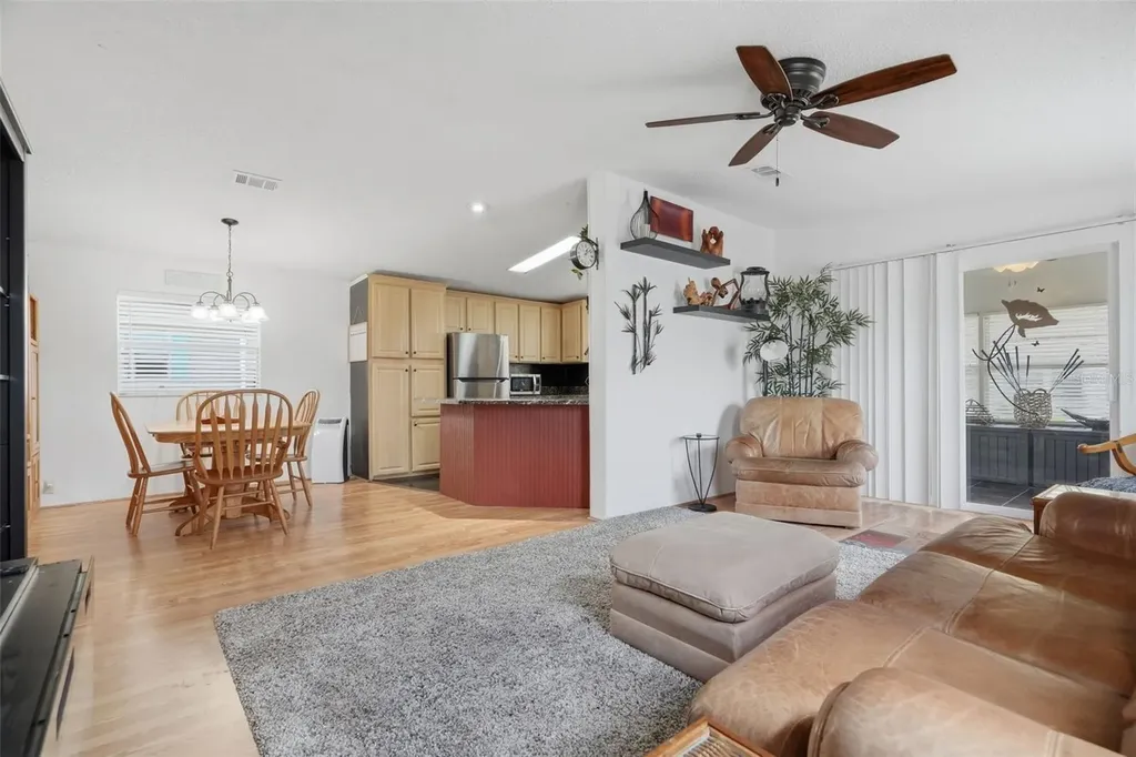 6907 Americana Drive NE St Petersburg FL 33702